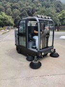 某部队选择千亿国际游戏官网全封闭驾驶式扫地车