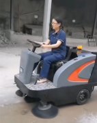 千亿国际游戏官网S6敞篷中型驾驶扫地车交付