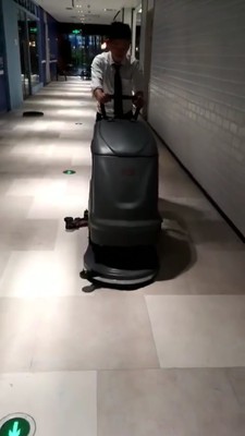 千亿国际游戏官网洗地机在工厂
