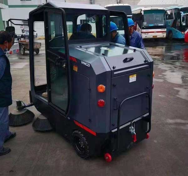 扫地车